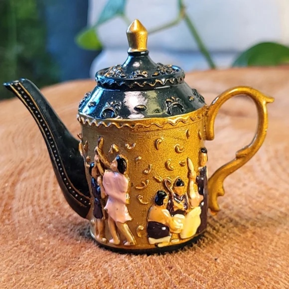❤️ Figures Working Cast Miniature Teapot - Picture 3 of 5